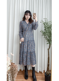 [限量現貨回歸]   Blue Flower Dress V領藍調花布遮肉皺皺布連身裙/ DS9740