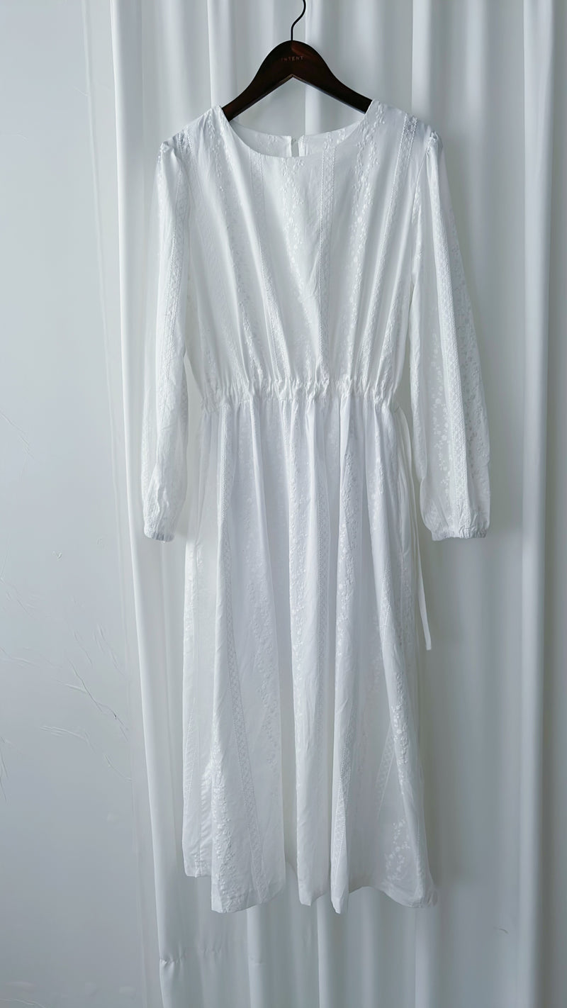 ( 精緻通花 ) 輕盈白色繡通花側蝴蝶連身裙, Dress/ DS9443