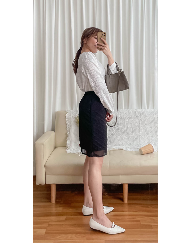 (穿出剪裁) Daisy 立體花車褶V領質感, Blouse/ BU9006