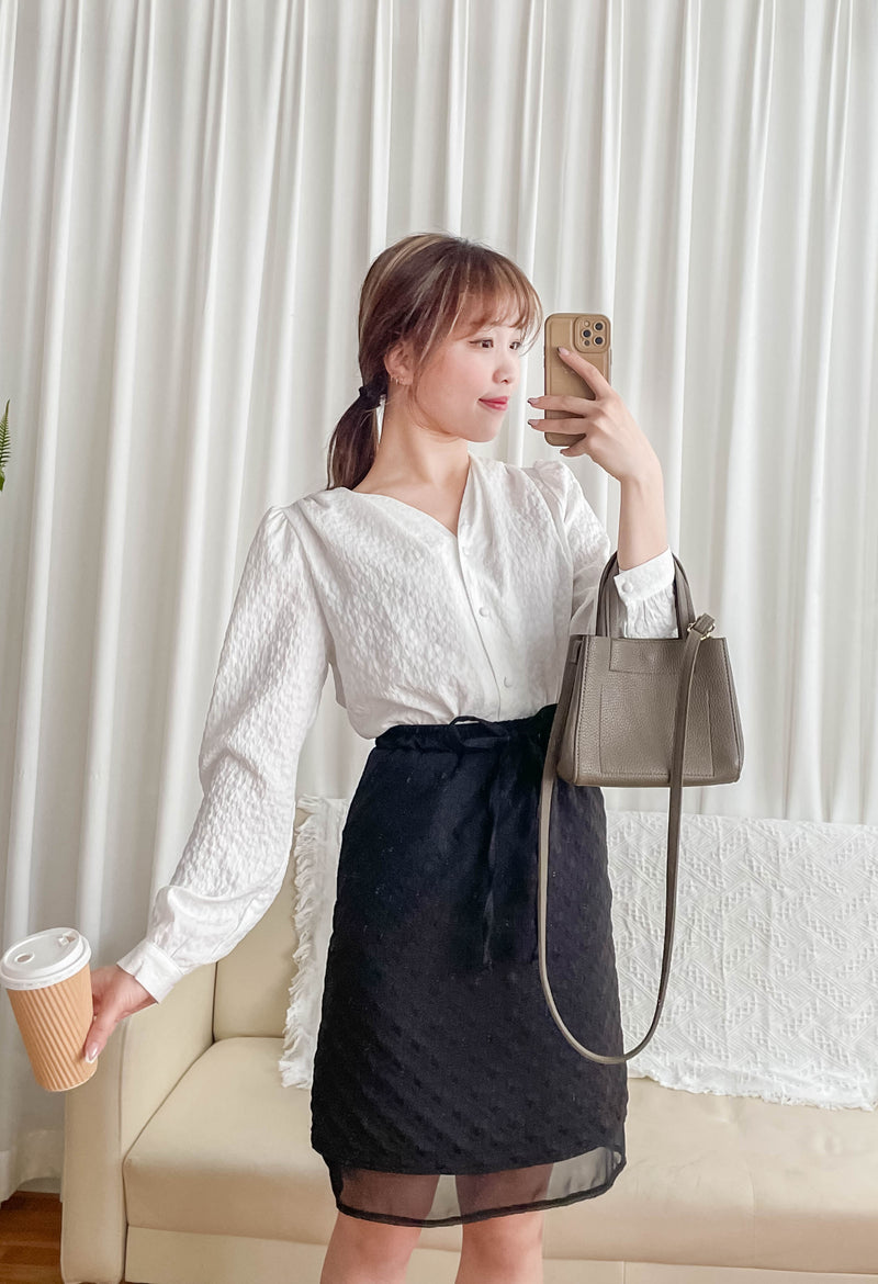 (穿出剪裁) Daisy 立體花車褶V領質感, Blouse/ BU9006