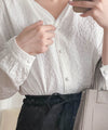 (穿出剪裁) Daisy 立體花車褶V領質感, Blouse/ BU9006
