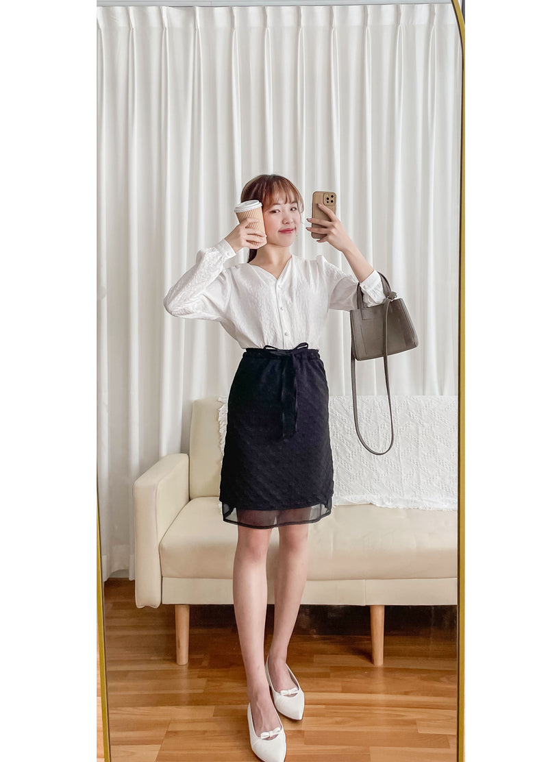 (穿出剪裁) Daisy 立體花車褶V領質感, Blouse/ BU9006
