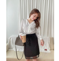 (穿出剪裁) Daisy 立體花車褶V領質感, Blouse/ BU9006