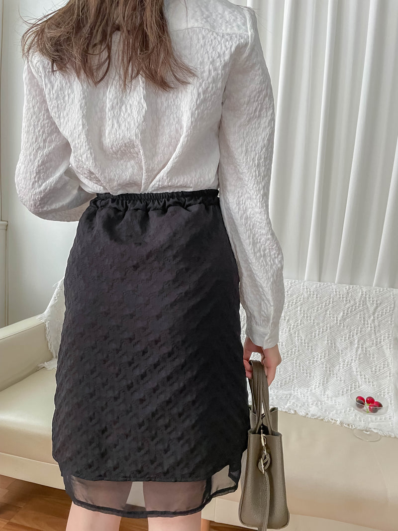 (穿出剪裁) Daisy 立體花車褶V領質感, Blouse/ BU9006