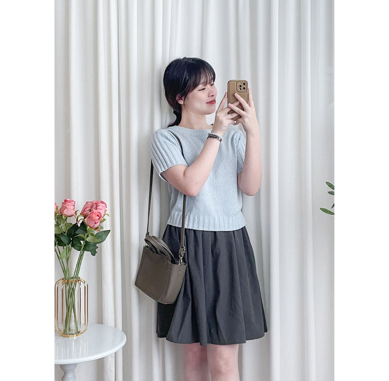 （超百搭顯瘦單品！) Flair, Skirt 長度剛好顯幼腰間皺皺修肚膝上裙/ SK8841