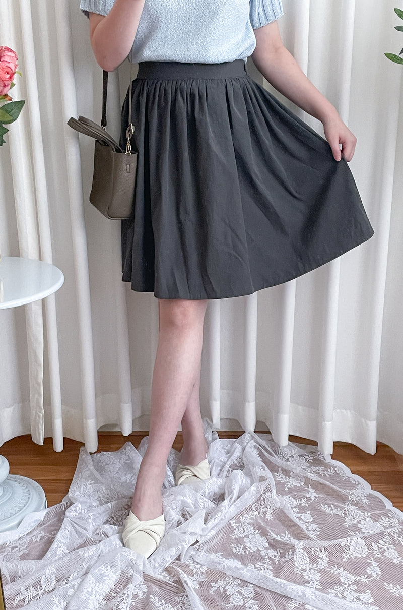 （超百搭顯瘦單品！) Flair, Skirt 長度剛好顯幼腰間皺皺修肚膝上裙/ SK8841