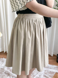 （超百搭顯瘦單品！) Flair, Skirt 長度剛好顯幼腰間皺皺修肚膝上裙/ SK8841
