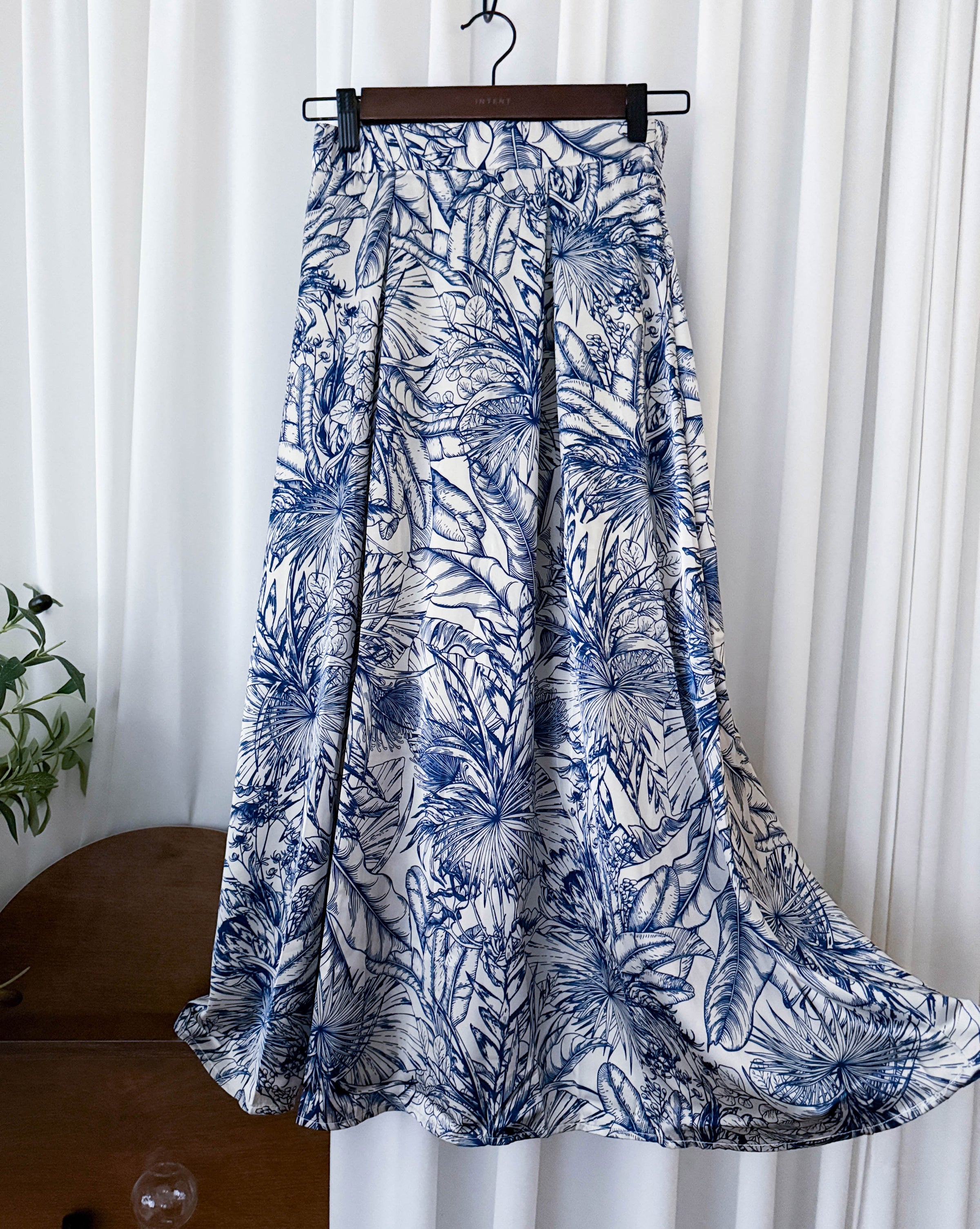 Champagne Floral Skirt 藍色線條花香檳質感面料傘裙/ SK8861 (pre-order 5月28截單)