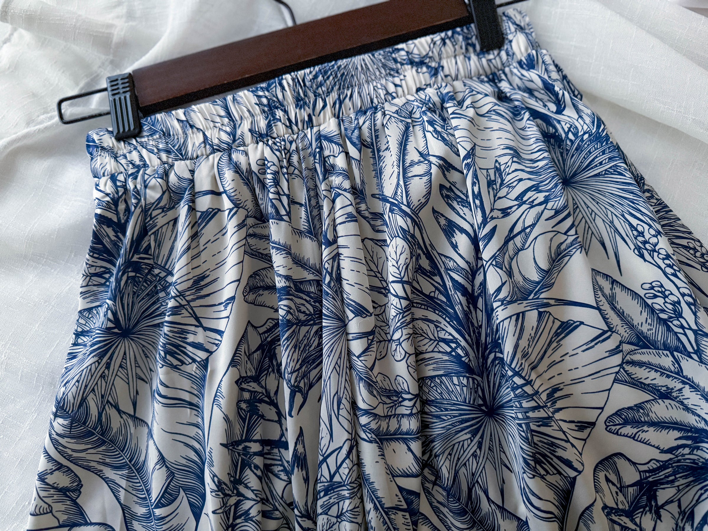Champagne Floral Skirt 藍色線條花香檳質感面料傘裙/ SK8861 (pre-order 5月28截單)