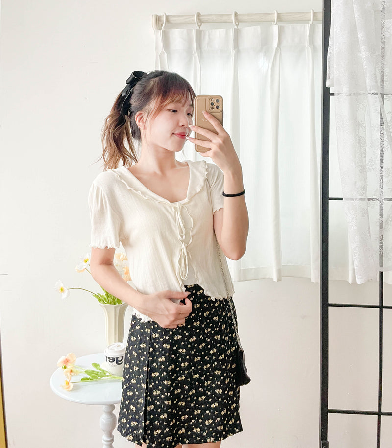 Onni, Blouse 韓系設計感翻領荷葉邊上衣/ BU9054 （cream soldout)