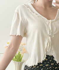 Onni, Blouse 韓系設計感翻領荷葉邊上衣/ BU9054 （cream soldout)