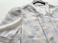 （浪漫氣質款) Blossom Blouse 淡粉色青瓷花線條上衣/ BU9061