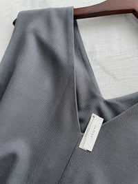 [限量現貨回歸]  Vest Belt Dress 防皺V領中間修飾線修腰背心裙/ DS9665