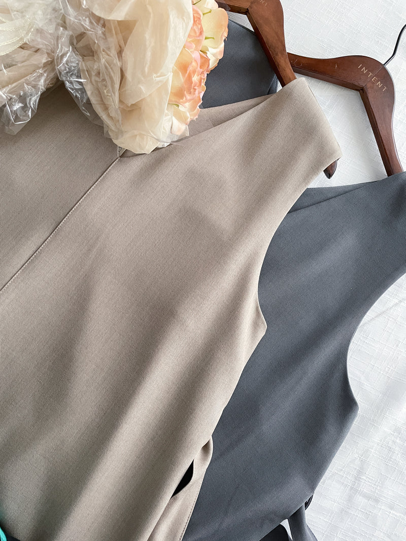 [限量現貨回歸]  Vest Belt Dress 防皺V領中間修飾線修腰背心裙/ DS9665