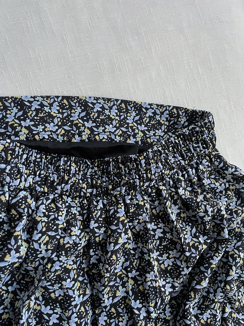 Leaf Floral Skirt 前褶後橡筋葉形印花傘半裙/ SK8881 (black sold out)