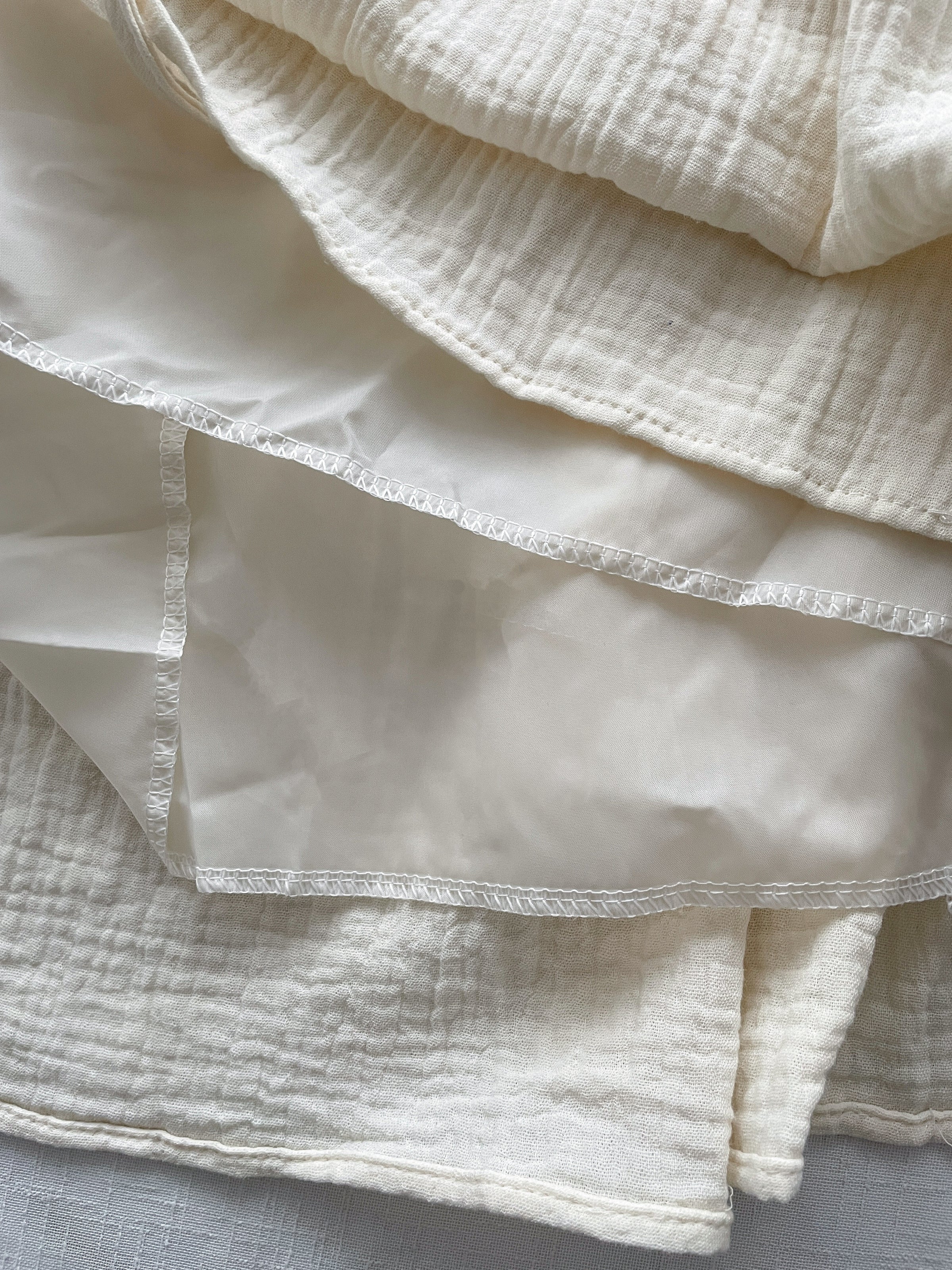 【現貨限量回歸】（不透視不易皺棉感）Cotton Elegant Dress 棉棉舒適立體直條傘形膝上裙/ DS9692