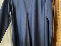 【現貨限量回歸 】（舒適輕巧牛仔棉）Flair Denim dress 中間開叉修飾線小方鈕V領牛仔裙/ DS9684