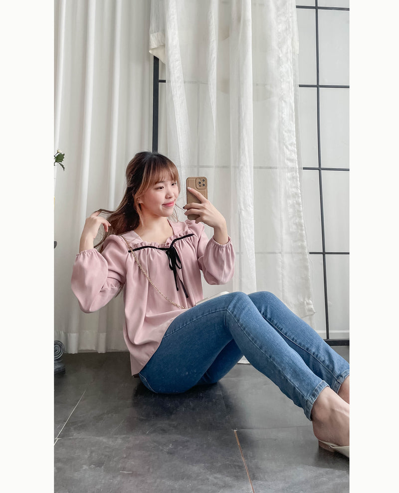 Wonderland 絨面皺褶方領輕優雅上衣, Blouse/ BU8987 (pink sold out)