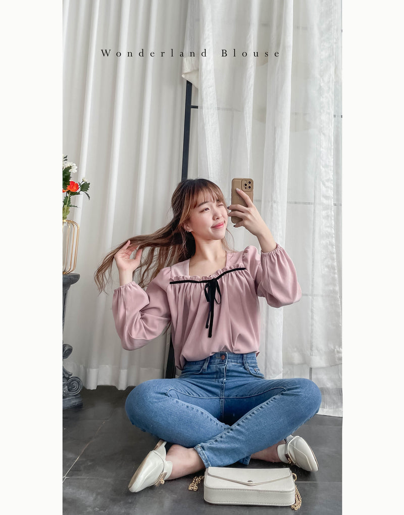 Wonderland 絨面皺褶方領輕優雅上衣, Blouse/ BU8987 (pink sold out)