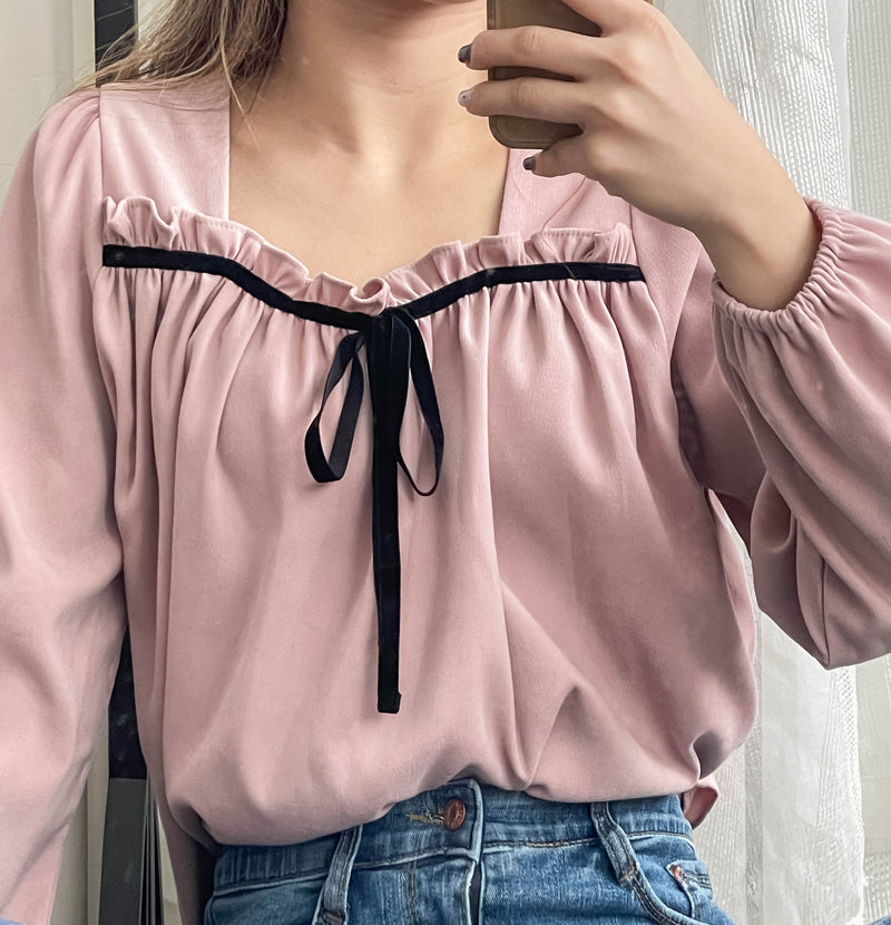 Wonderland 絨面皺褶方領輕優雅上衣, Blouse/ BU8987 (pink sold out)