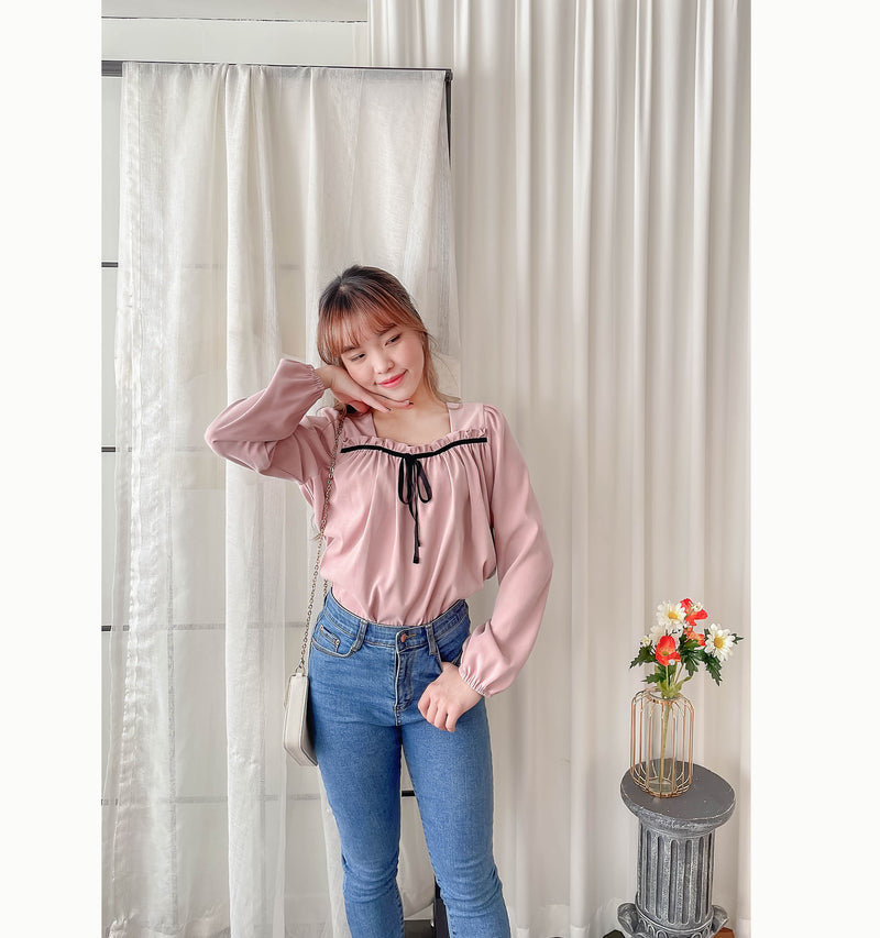 Wonderland 絨面皺褶方領輕優雅上衣, Blouse/ BU8987 (pink sold out)