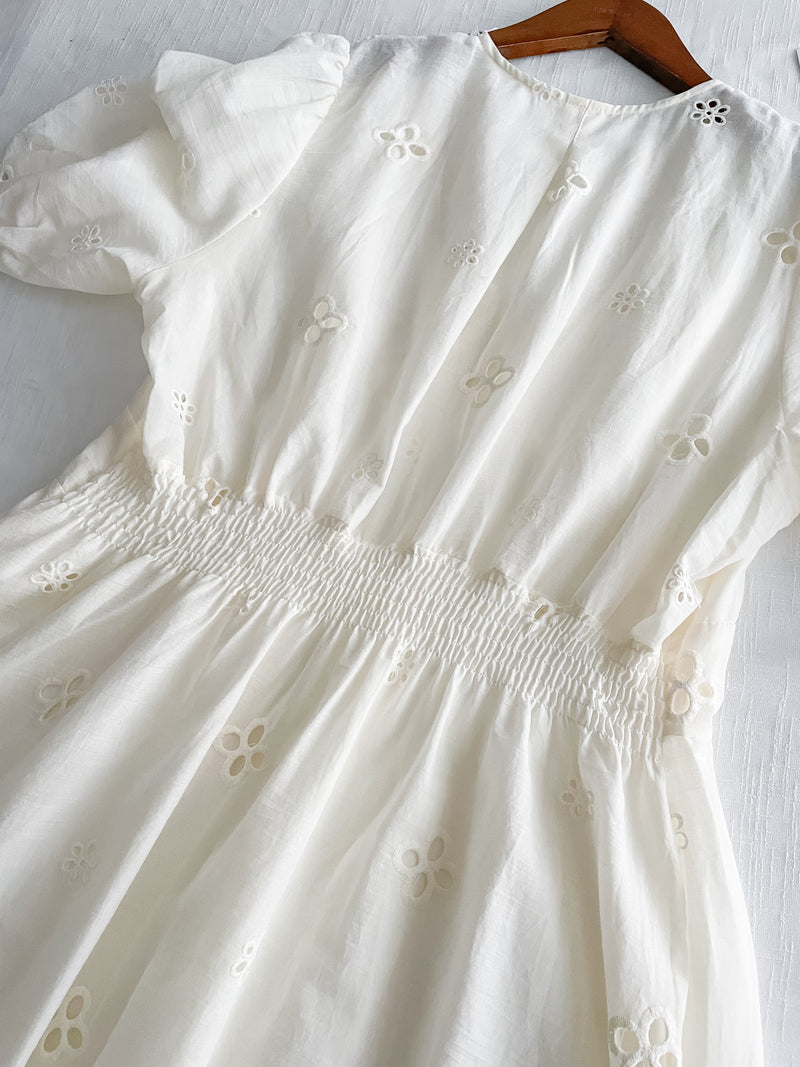 Daisy Lace Dress 夏日鑲空通花連裡布連身裙/ DS9914