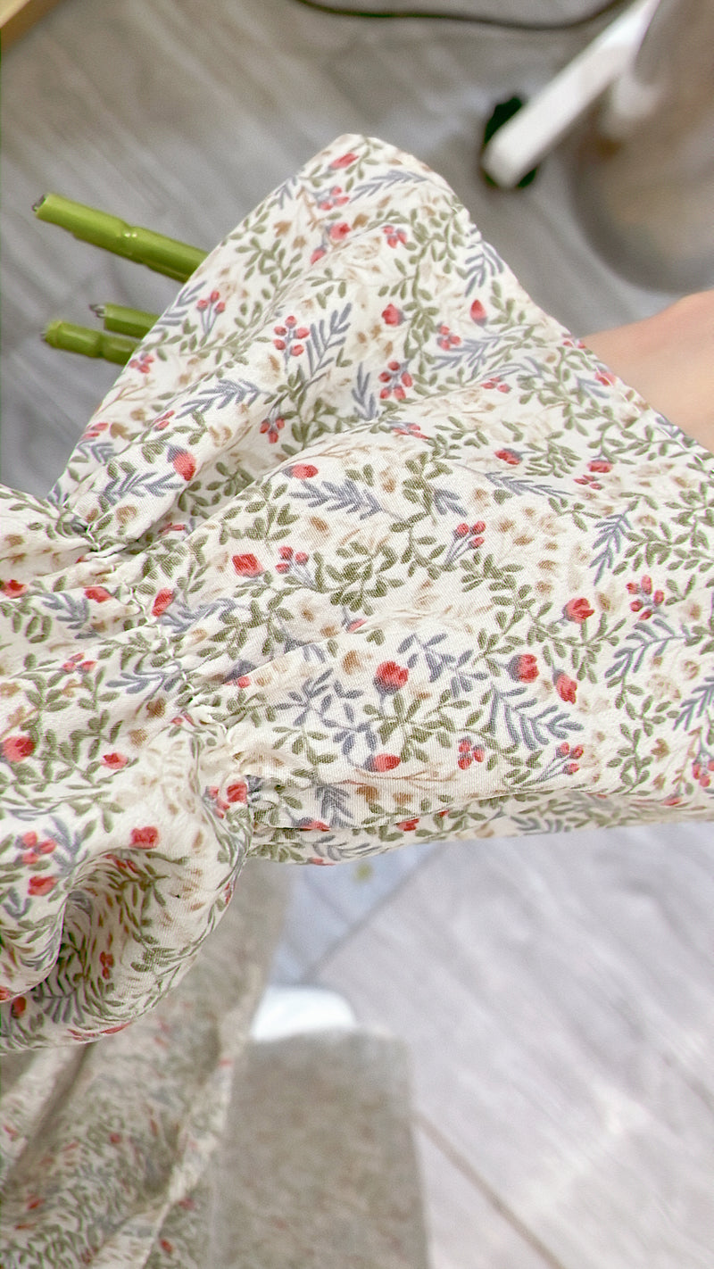 Branches 飄逸雪紡細荷葉領口自然層次花枝, dress/ DS8800