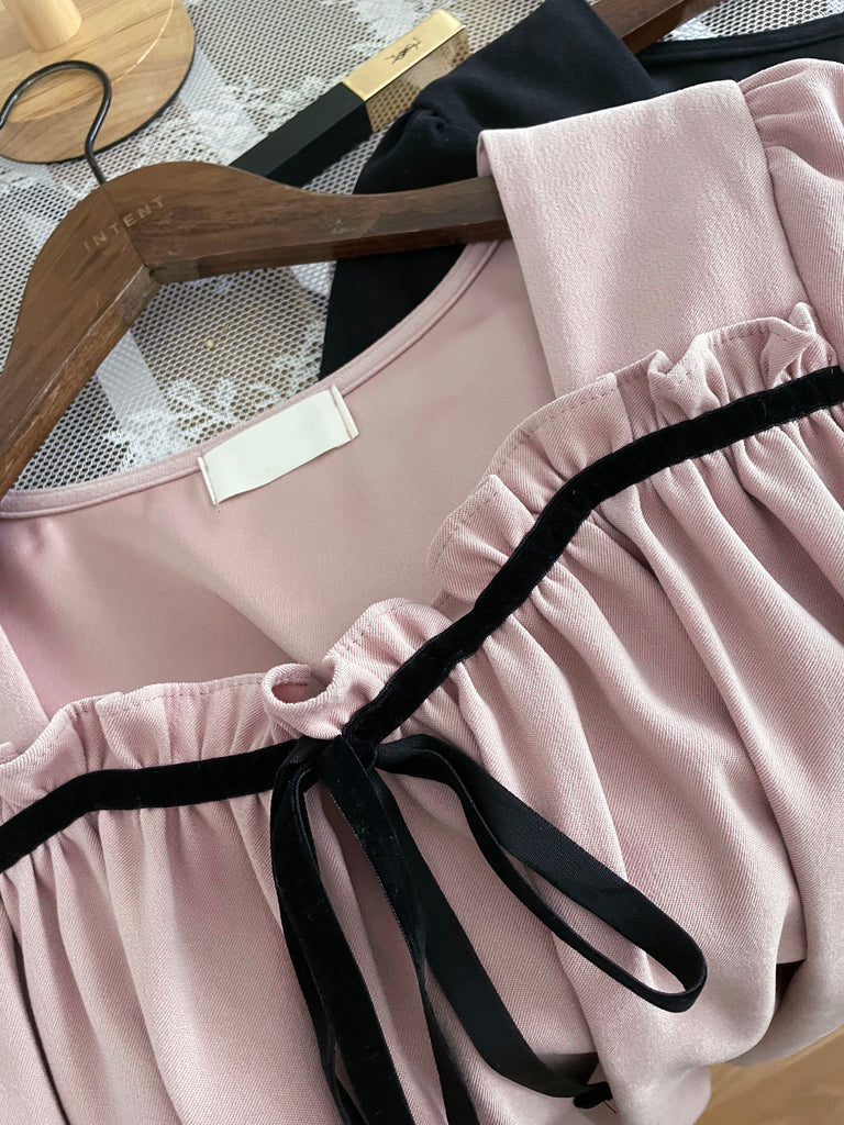Wonderland 絨面皺褶方領輕優雅上衣, Blouse/ BU8987 (pink sold out)