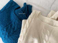 Square Collar Knit 立體鈕紋方領針織/ TP9107