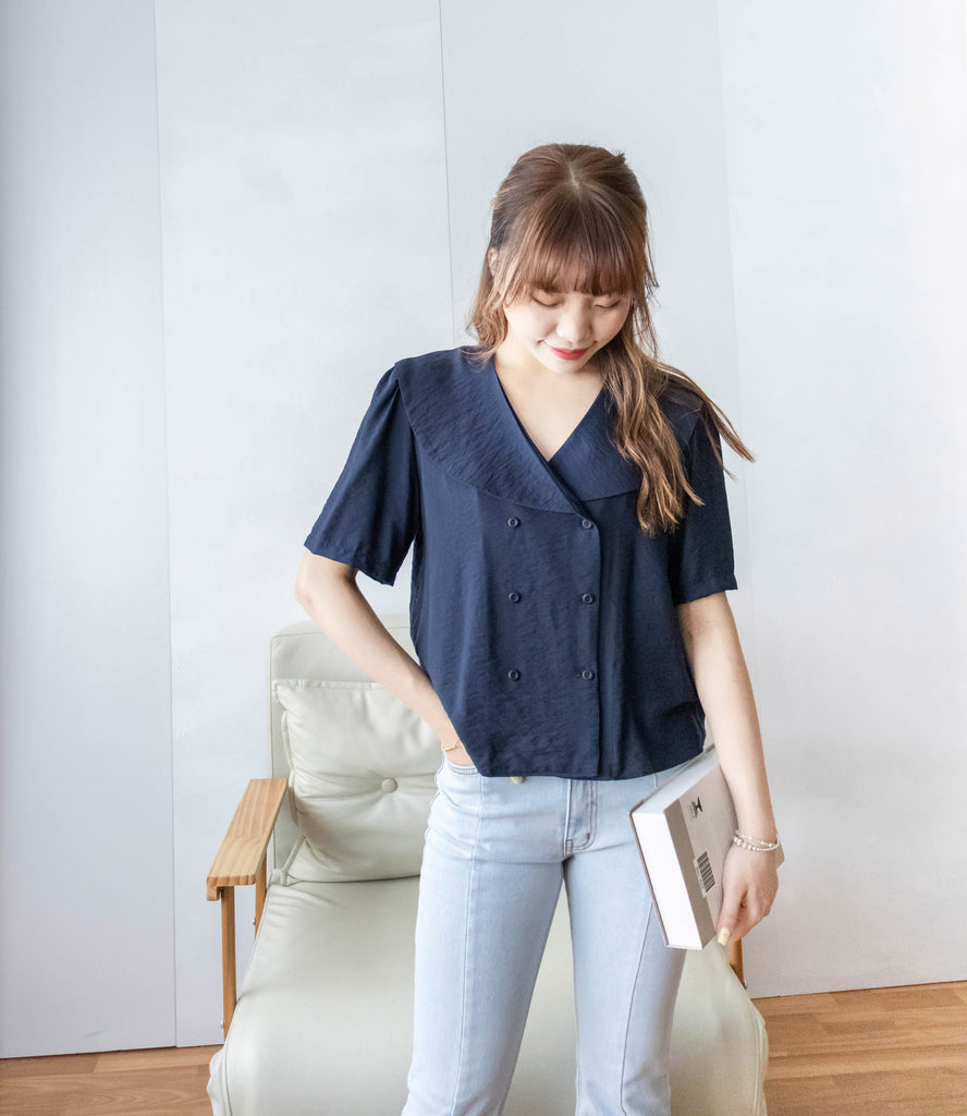 [ BEST ✈️ LIMITED RESTOCK!]  Navy 深藍雙排鈕扣紋理翻領口上衣, Blouse/ BU8926