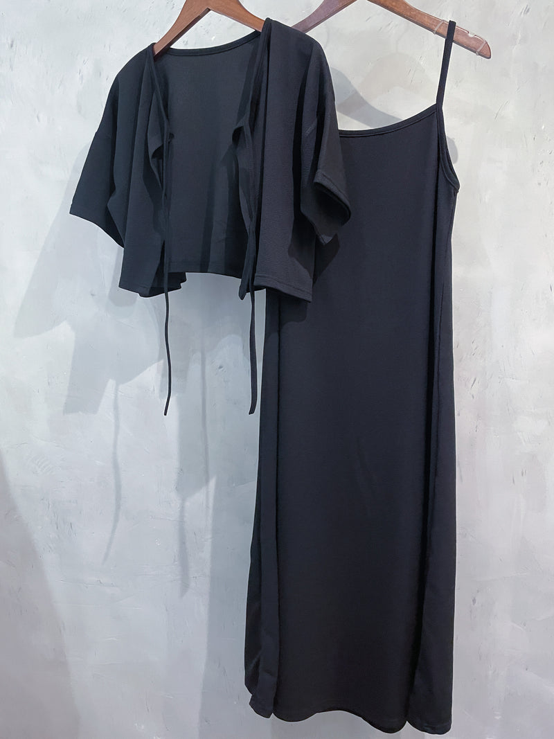 // 售完即止🏃‍♀️// black ribbon, Set 黑色小外套防皺吊帶裙套裝/ DS9559