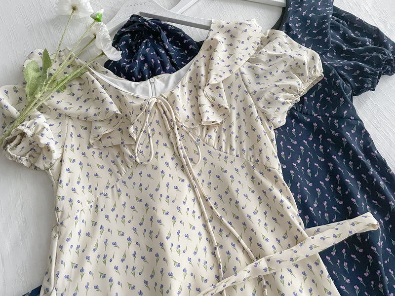 [限量現貨回歸 White］Ruffle Collar Floral Dress  V領荷葉邊碎花顯瘦連身裙/ DS9950