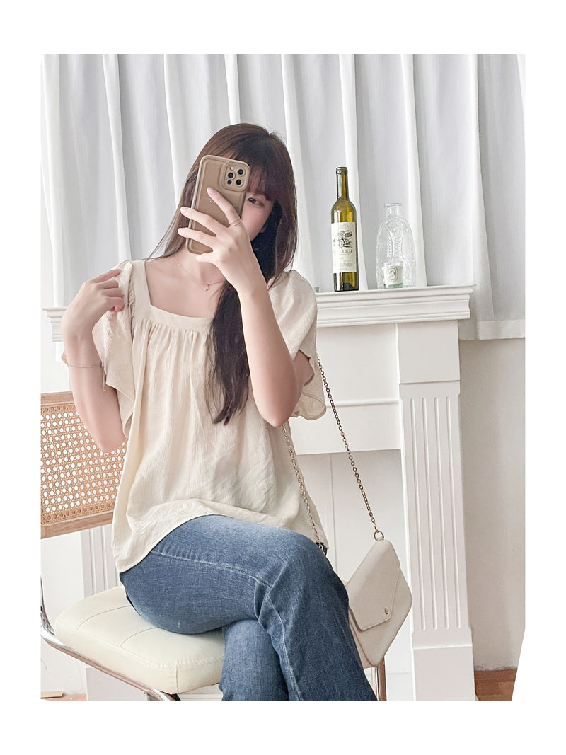 Square Neck Blouse 溫柔方領傘袖上衣/ TP9176