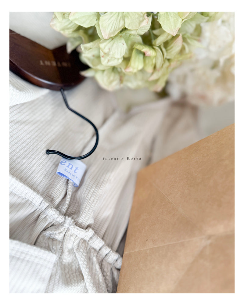 【intent X Korea label】 Beige Vest  淺杏暗紋微絨口袋腰間大百褶, Dress/  DS9369