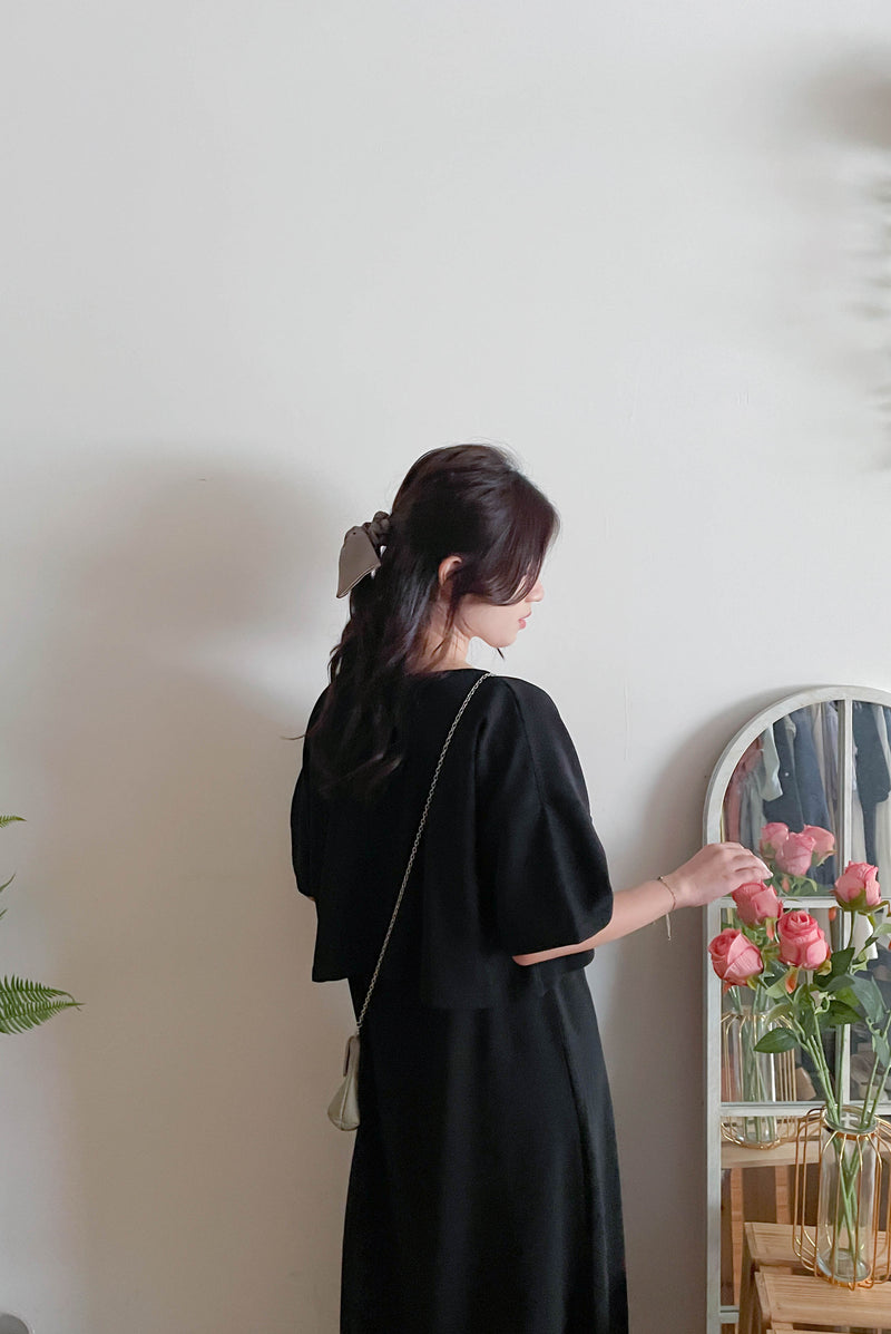 // 售完即止🏃‍♀️// black ribbon, Set 黑色小外套防皺吊帶裙套裝/ DS9559