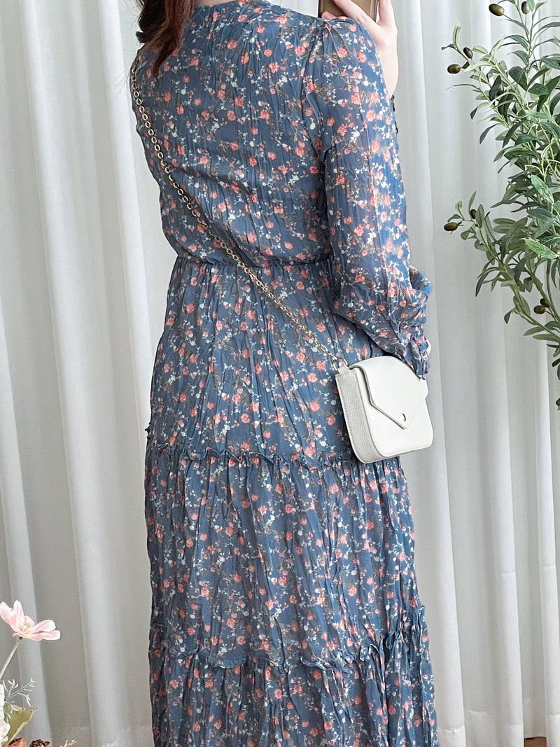 [限量現貨回歸]   Blue Flower Dress V領藍調花布遮肉皺皺布連身裙/ DS9740