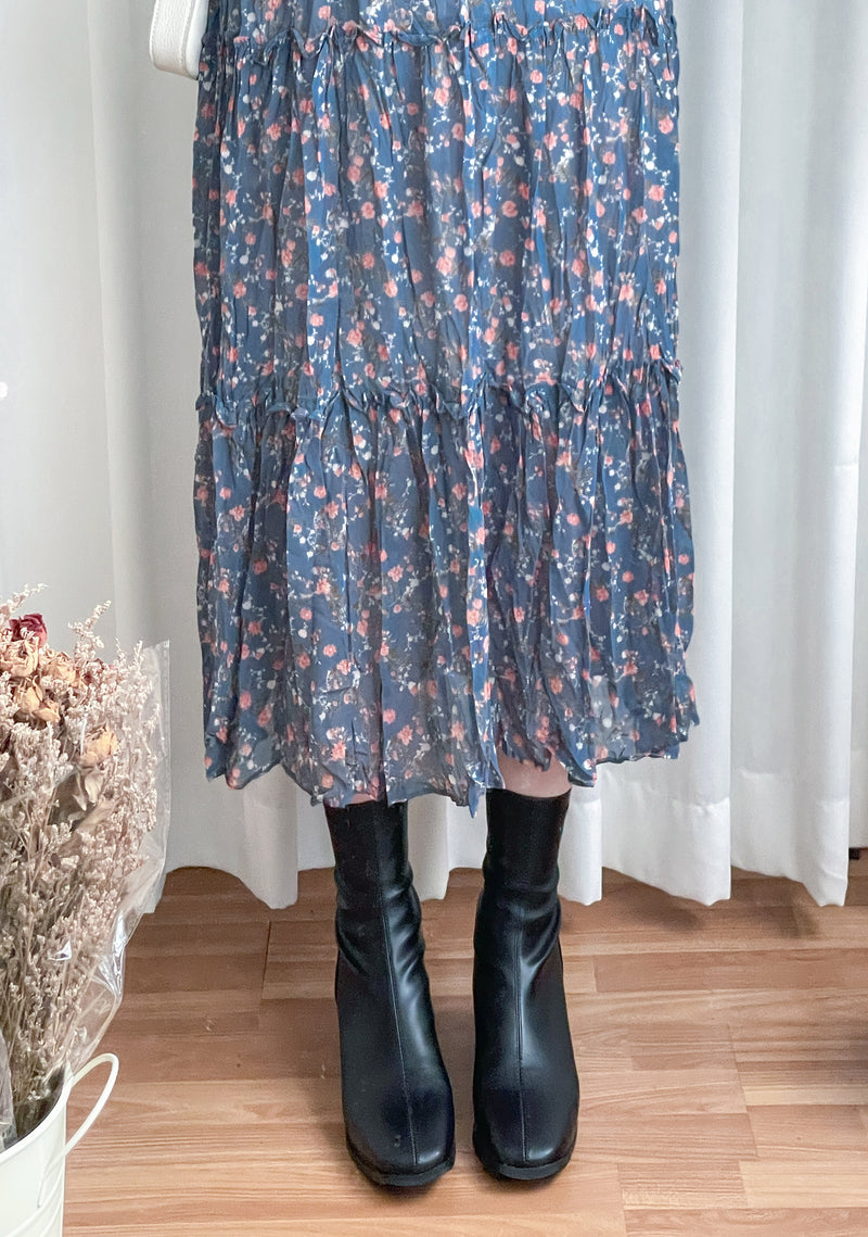 [限量現貨回歸]   Blue Flower Dress V領藍調花布遮肉皺皺布連身裙/ DS9740