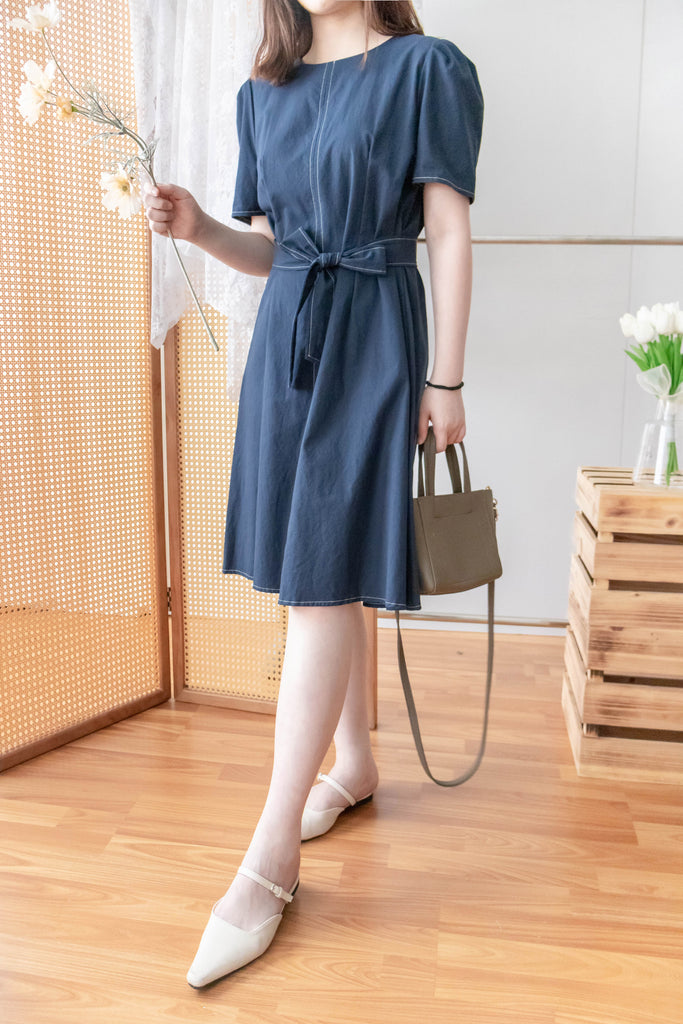 Navy Belle 沿邊車線腰身車褶顯瘦連身裙, Dress/ DS9265 (Navy Sold Out)