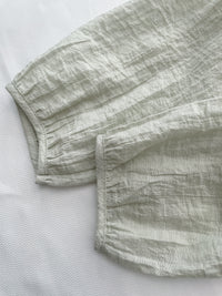 Ruffle Collar Blouse 微光澤顯鎖骨方領修腰上衣/ BU9121