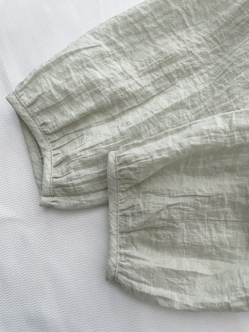 Ruffle Collar Blouse 微光澤顯鎖骨方領修腰上衣/ BU9121