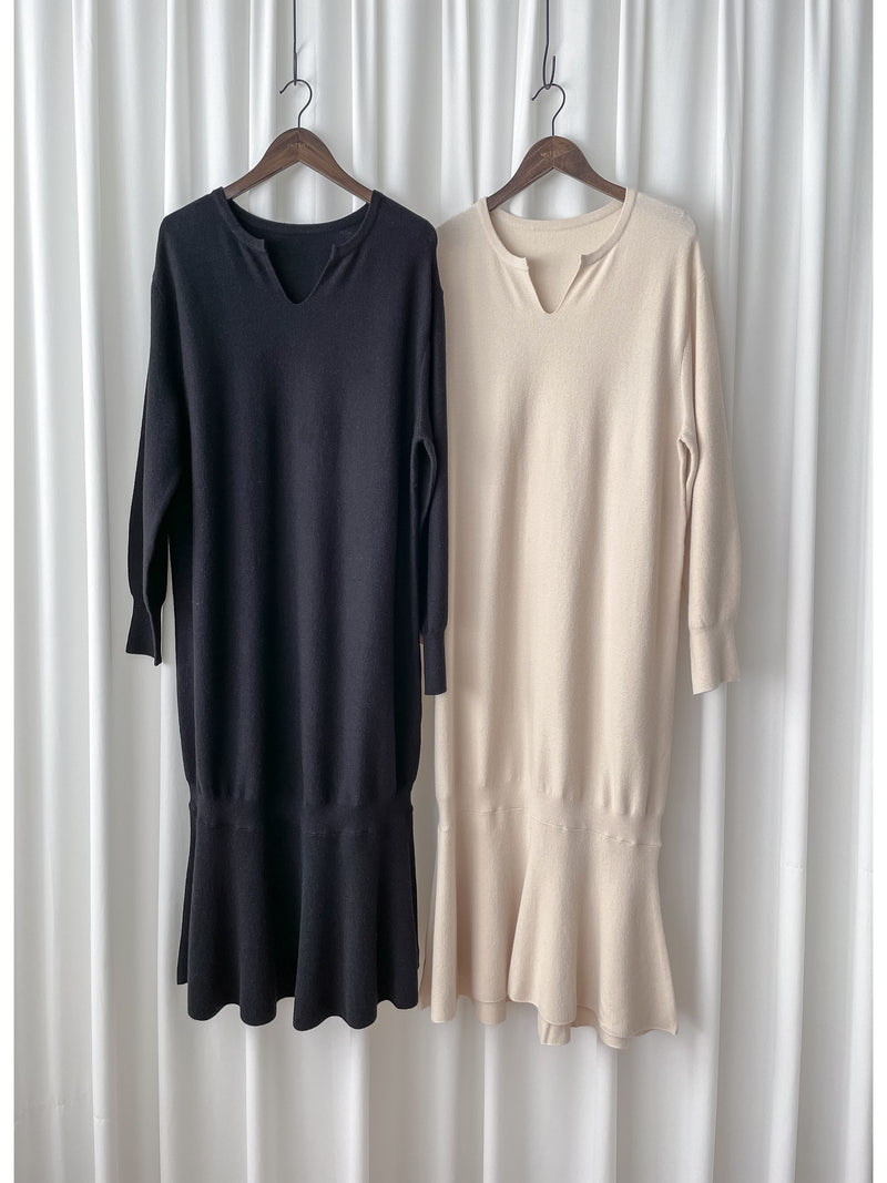 Knit Fishtail Dress 圓V領寬鬆裙身顯瘦魚尾針織連身裙/ DS1005