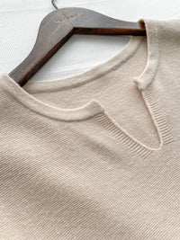 Knit Fishtail Dress 圓V領寬鬆裙身顯瘦魚尾針織連身裙/ DS1005