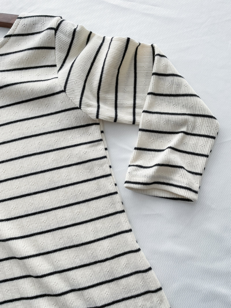 Floral Stripe Top 法式橫條紋花形小洞舒適上衣/ TP9190