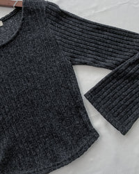 Comfy Stripe Tee 百搭暗直紋喇叭手袖舒適上衣 / TP9197