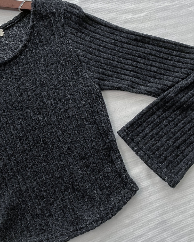 Comfy Stripe Tee 百搭暗直紋喇叭手袖舒適上衣 / TP9197