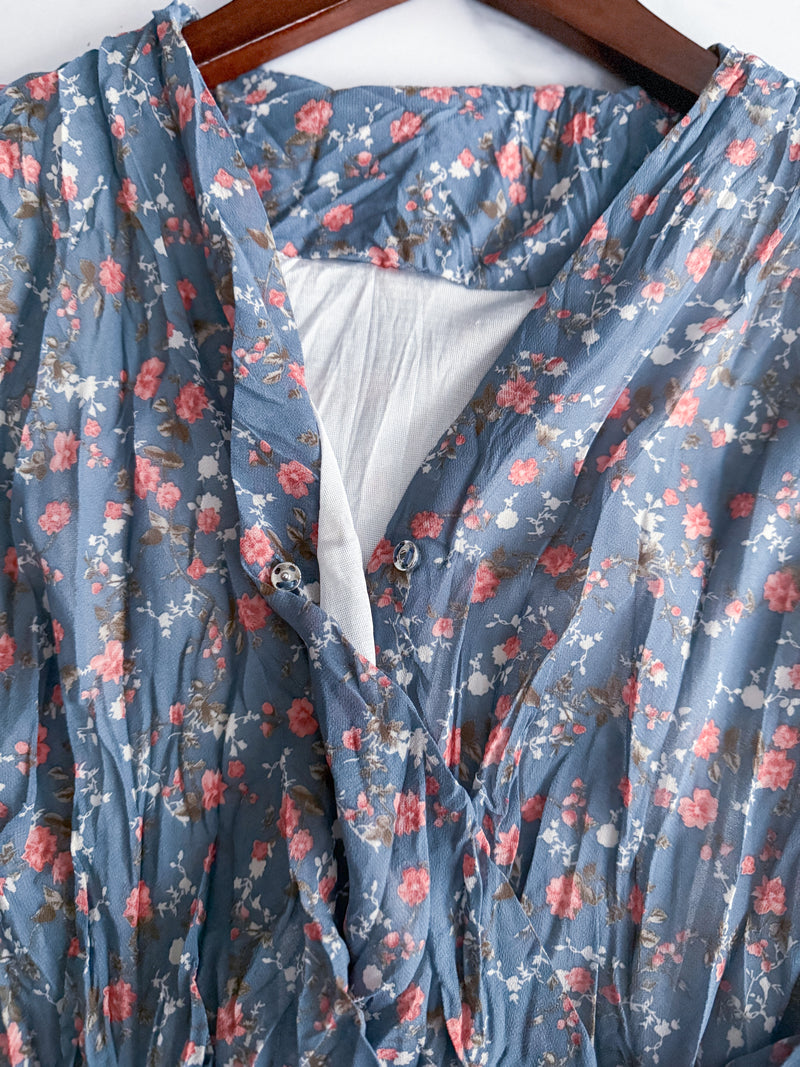 [限量現貨回歸]   Blue Flower Dress V領藍調花布遮肉皺皺布連身裙/ DS9740