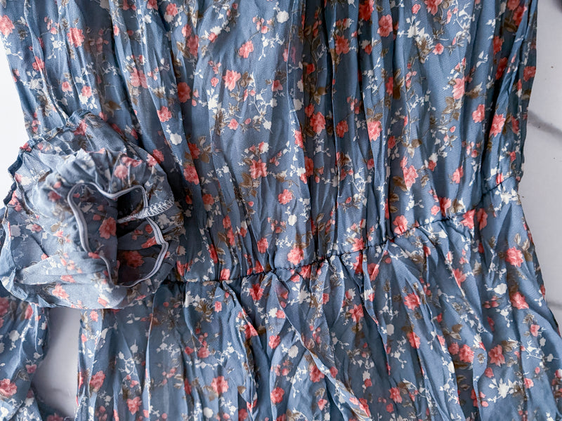 [限量現貨回歸]   Blue Flower Dress V領藍調花布遮肉皺皺布連身裙/ DS9740