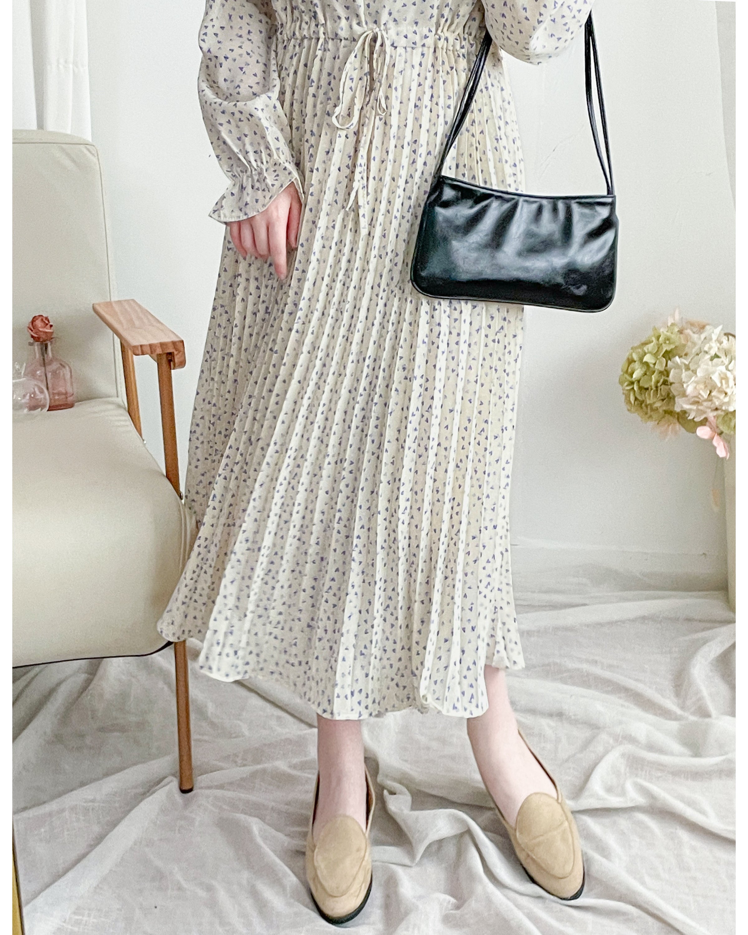 Watercolour Heart Pleated Dress 氣質水彩疊層心形V領百褶連身裙/ DS1085