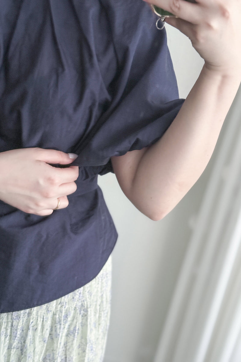 Pleated Tie-waist Top 簡約光澤深藍綁帶上衣/ TP9169