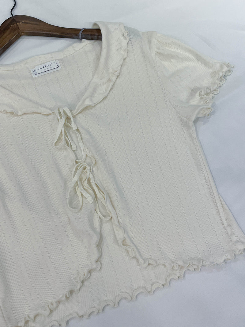 Onni, Blouse 韓系設計感翻領荷葉邊上衣/ BU9054 （cream soldout)
